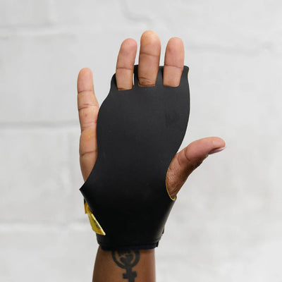 V Series Women's Conquer 3-finger